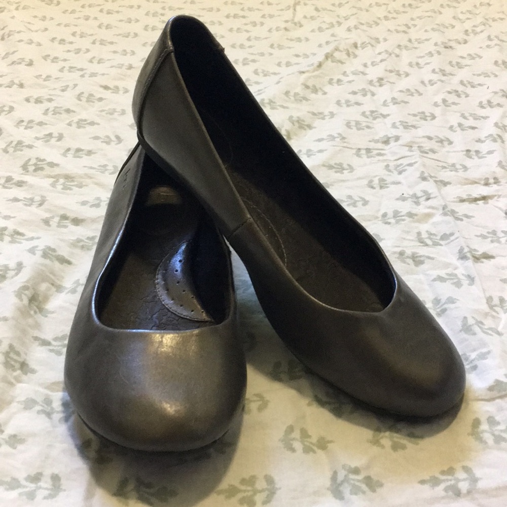 b.o.c shimmery brown flats
